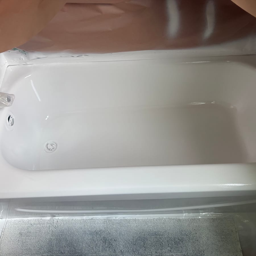Baignoire réémaillée, surface lisse et blanche restaurée — Saint-Pascal, Kamouraska